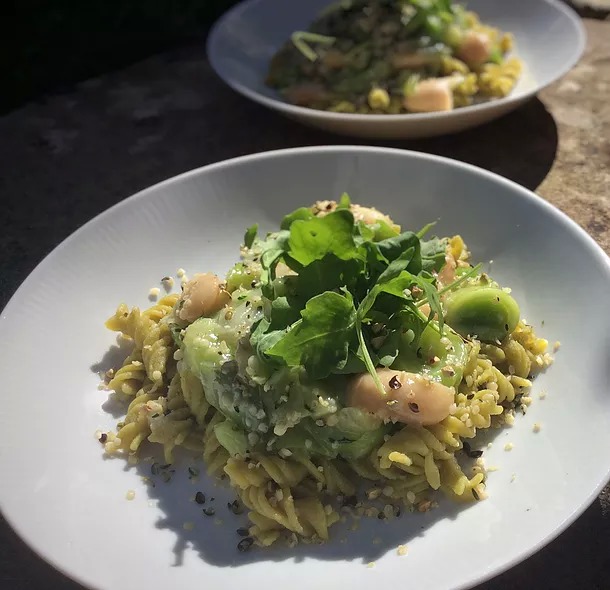 Quinoa pasta with leek and butter beans